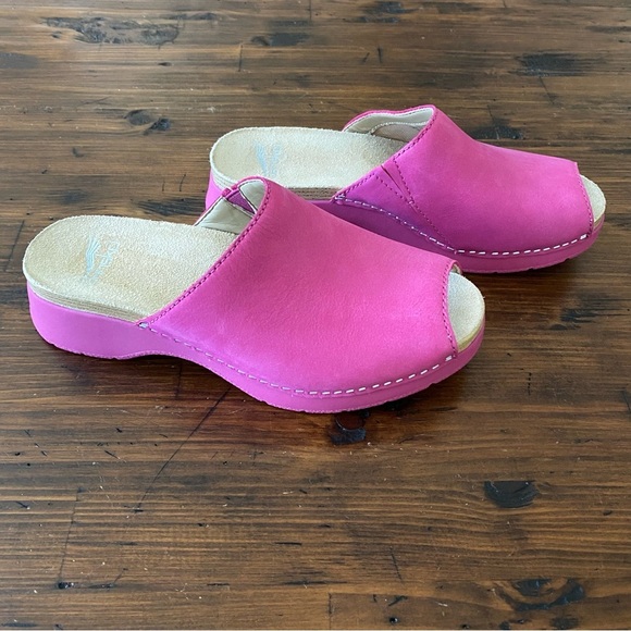 Dansko Ravyn Peep Toe Sandals Fuchsia Milled Nubuck Womens Size EU36 /US 6-6.5 - Picture 2 of 12